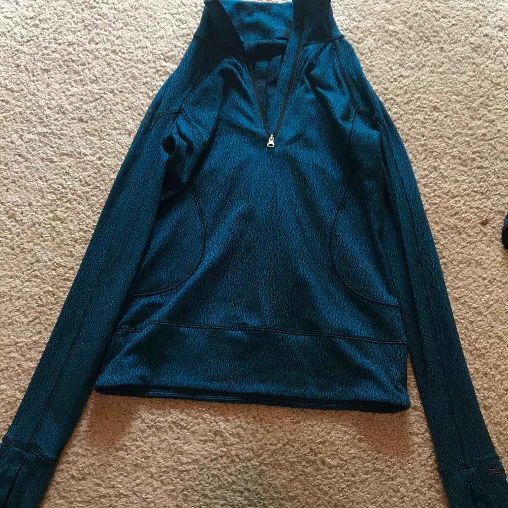 Lululemon pullover . Size 4 - Picture 3 of 3